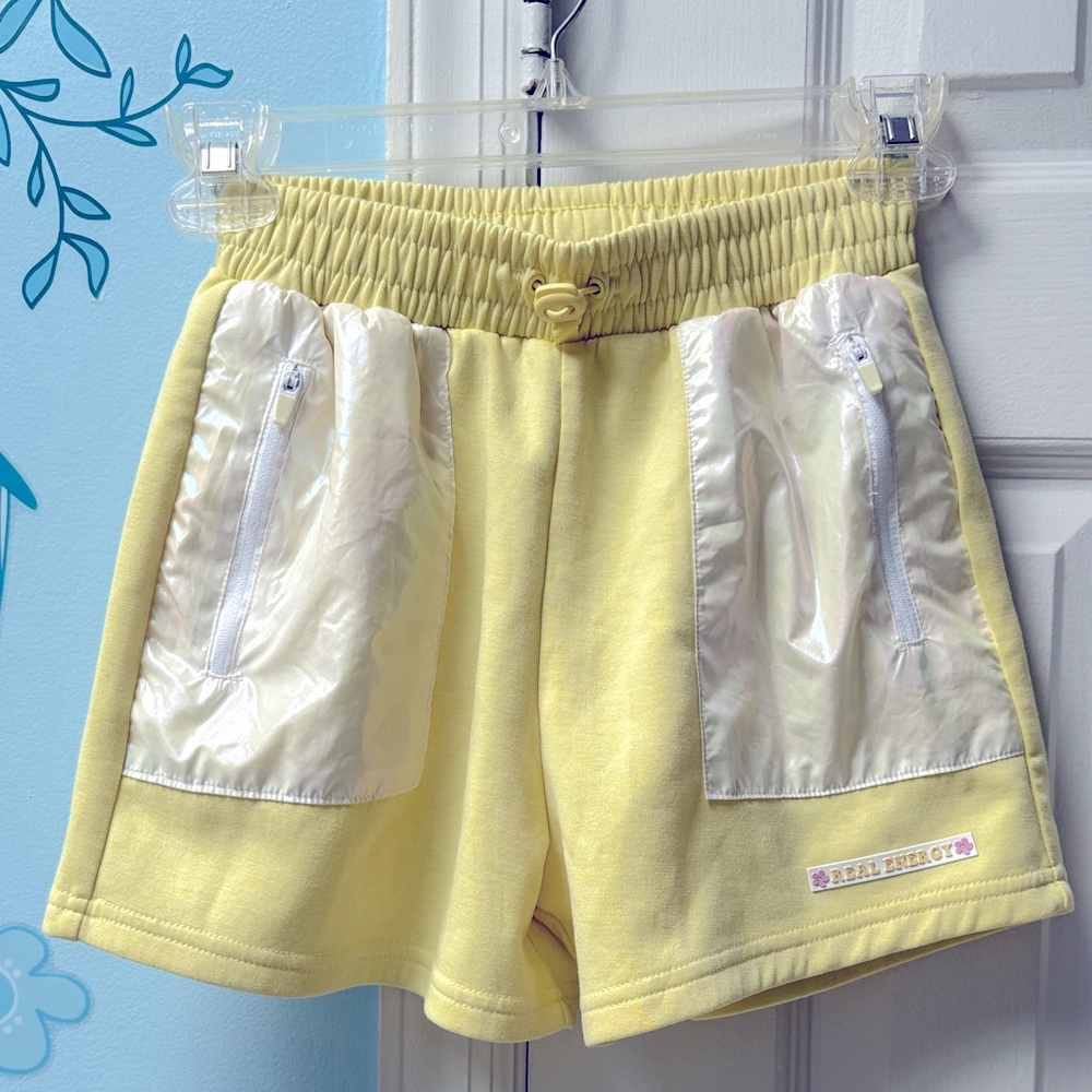 Zara "Real Energy" Two Flowers Logo Yellow White Pockets Shorts Girls Size 10 !